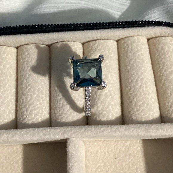 🏝️925 Sterling Silver Princess Cut Teal Zircon Ring - Picture 9 of 14